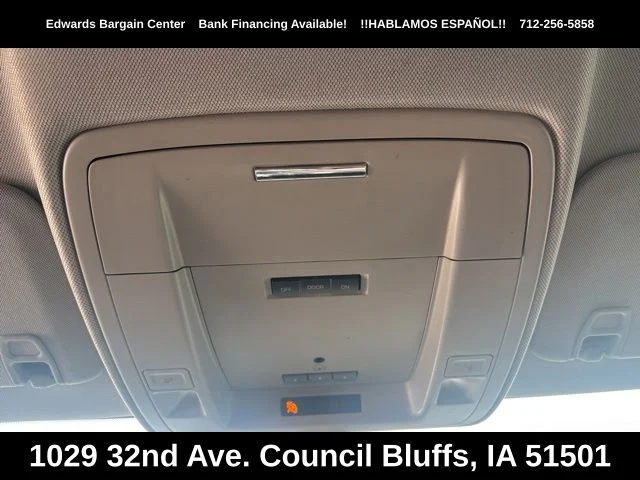 Used 2017 White GMC SLE image 24