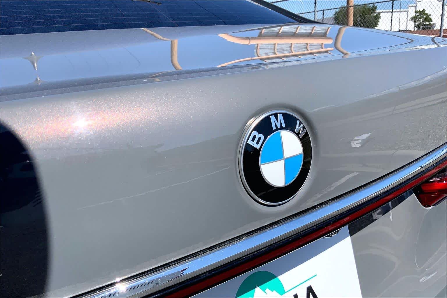Used 2020 Bemina Grey Amber Effect BMW 750i xDrive image 31