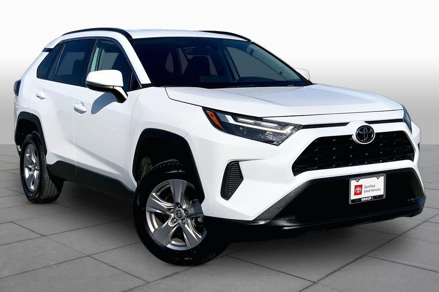 Used 2025 Ice Cap Toyota XLE image 3