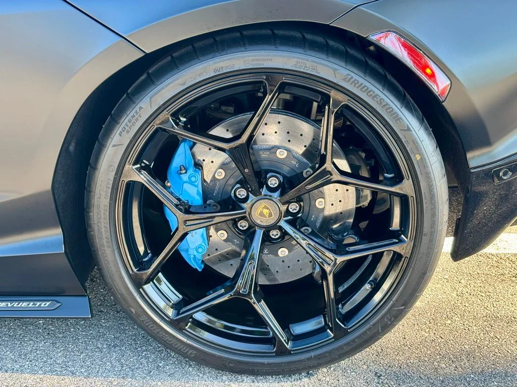 Used 2025 Black Lamborghini  image 17