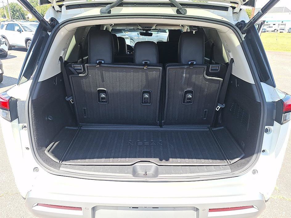 Used 2023 Pearl White Tricoat Nissan Platinum image 24