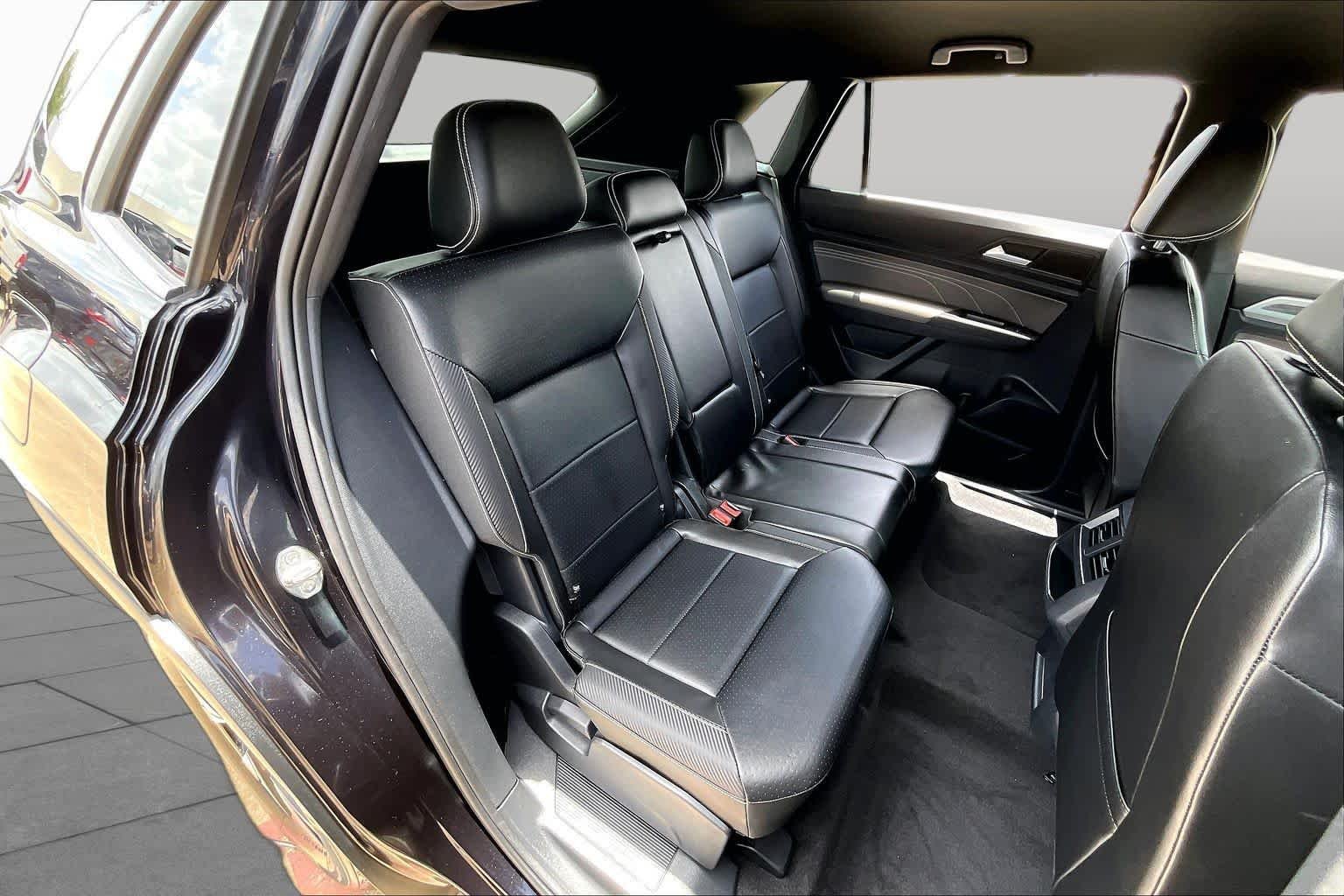 Used 2022 Deep Black Pearl Volkswagen 2.0T SE image 20