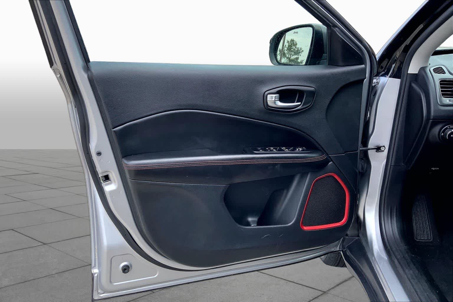 Used 2021 Billet Silver Metallic Clearcoat Jeep Trailhawk image 21