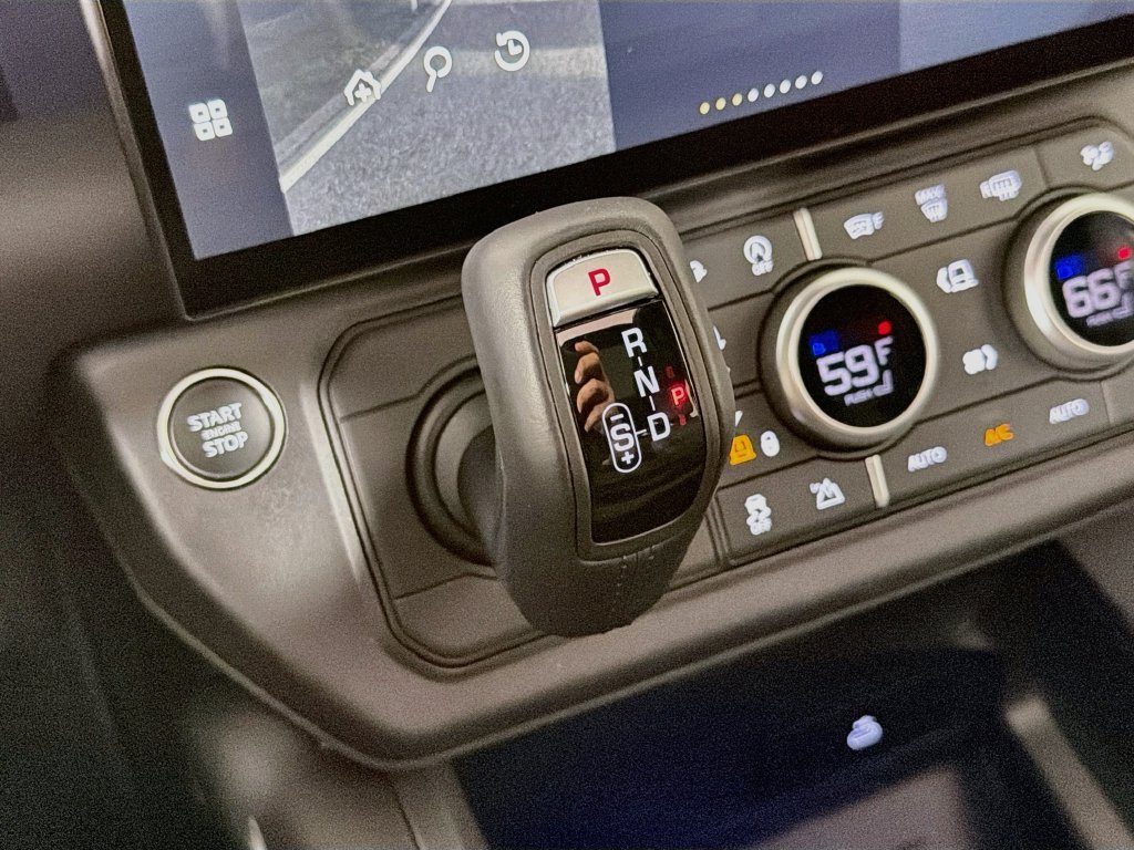 New 2026 Fuji White Land Rover X-Dynamic SE image 17