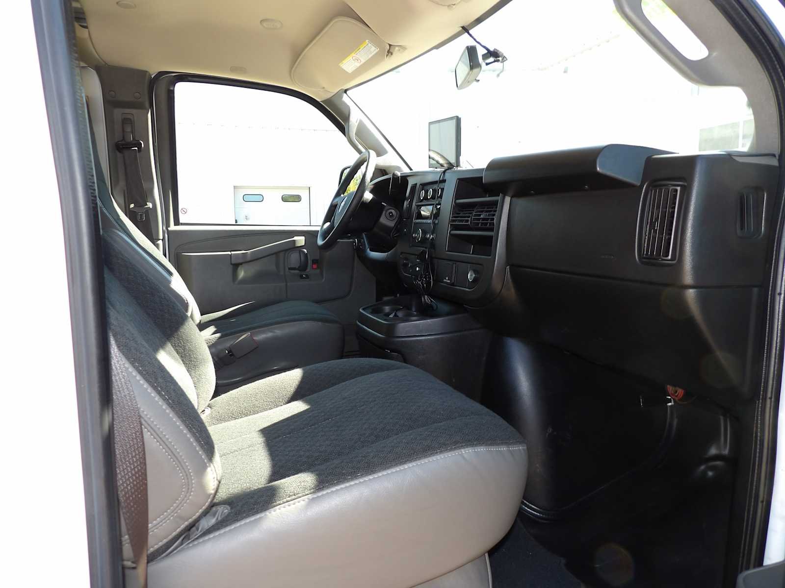 2023 GMC Savana Cargo Work Van - Photo 11