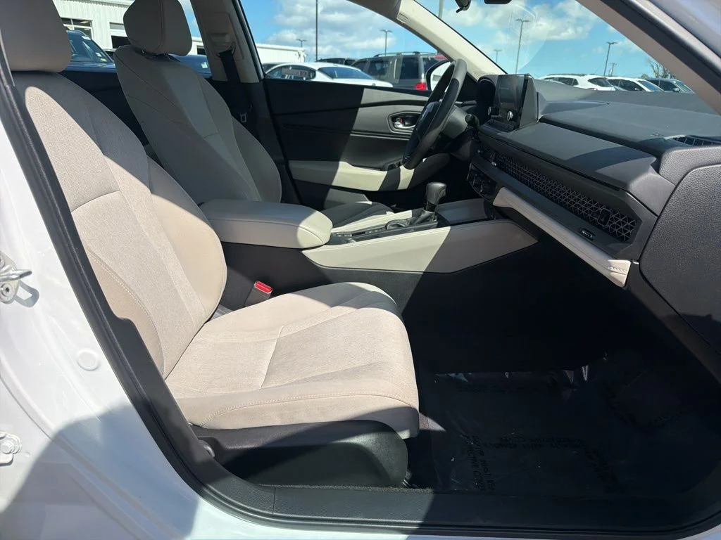 Used 2024 White Honda EX image 31