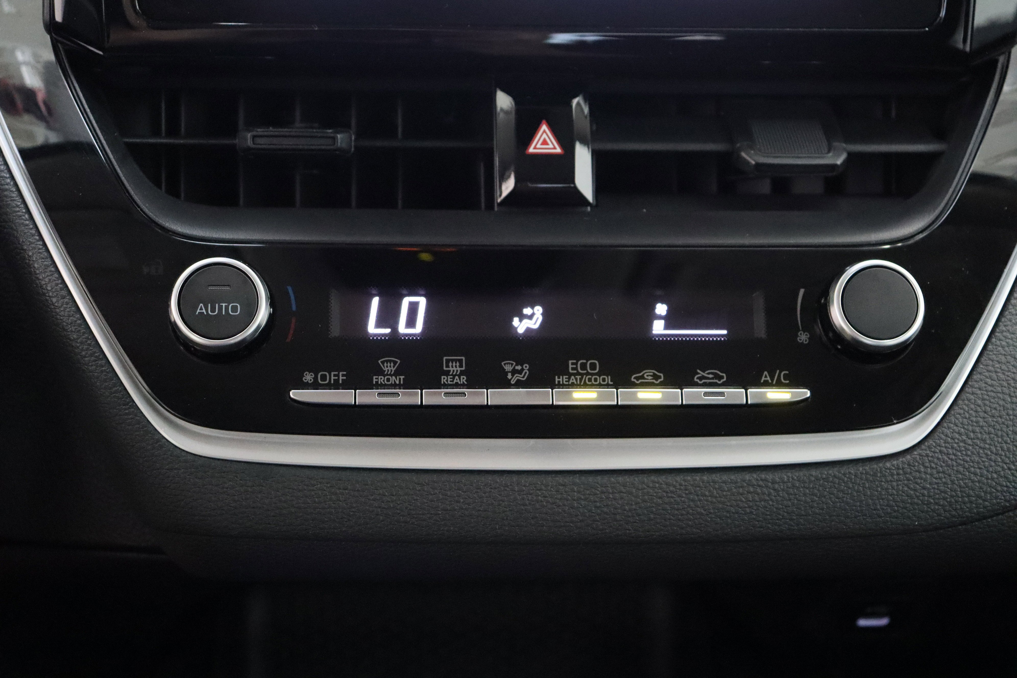 Used 2025 Ice Cap Toyota LE 2.0L image 18
