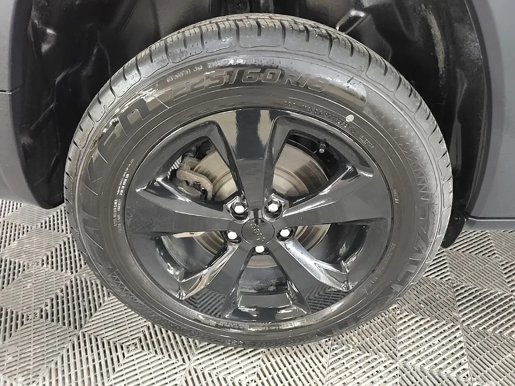 Used 2023 Gray Jeep Altitude image 16