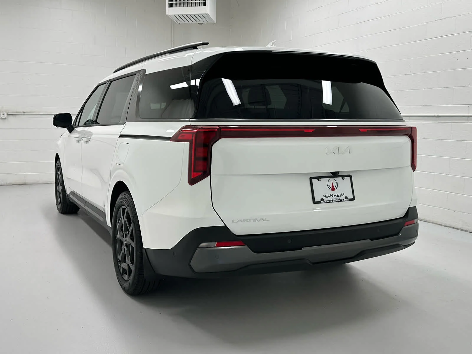 Used 2025 Snow White Pearl Kia SX image 8