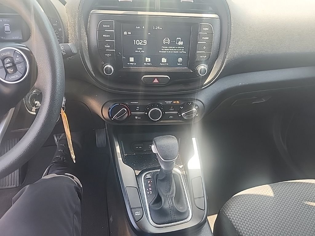 Used 2020 White Kia LX image 22