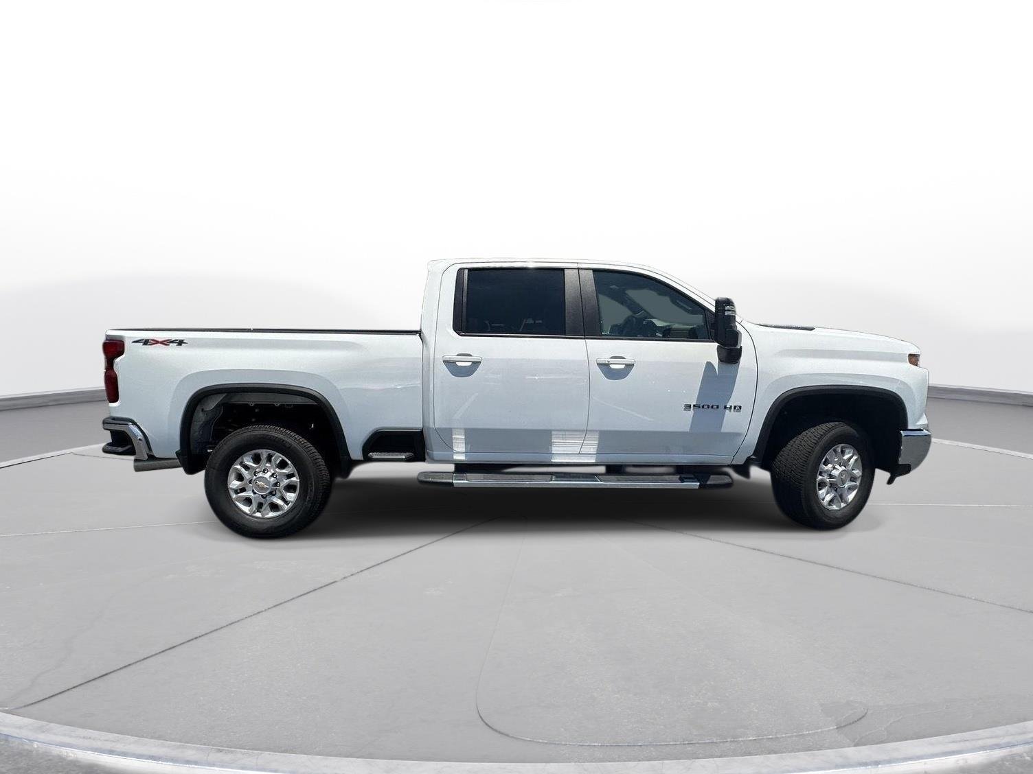 Used 2025 Summit White Chevrolet LT image 5