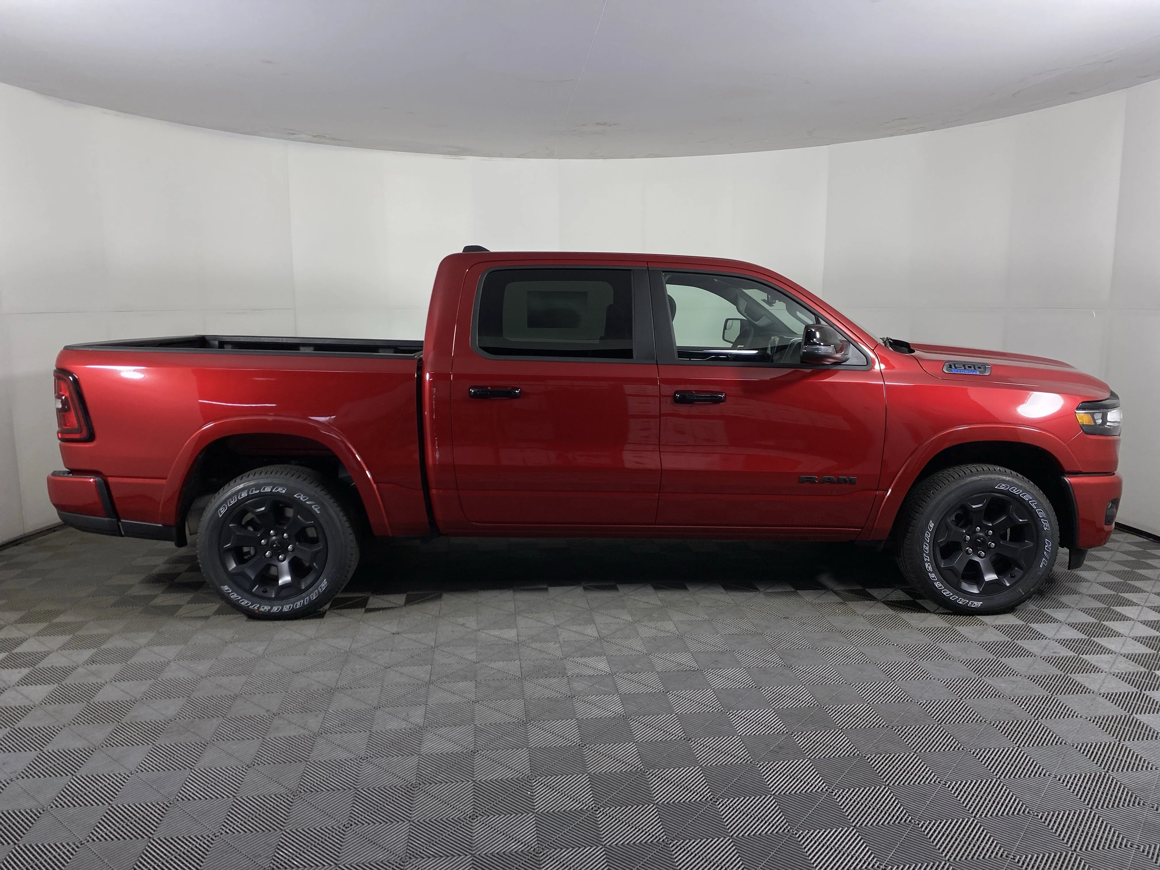 New 2026 Molten Red Pearl-Coat Exterior Paint RAM Big Horn/Lone Star image 6