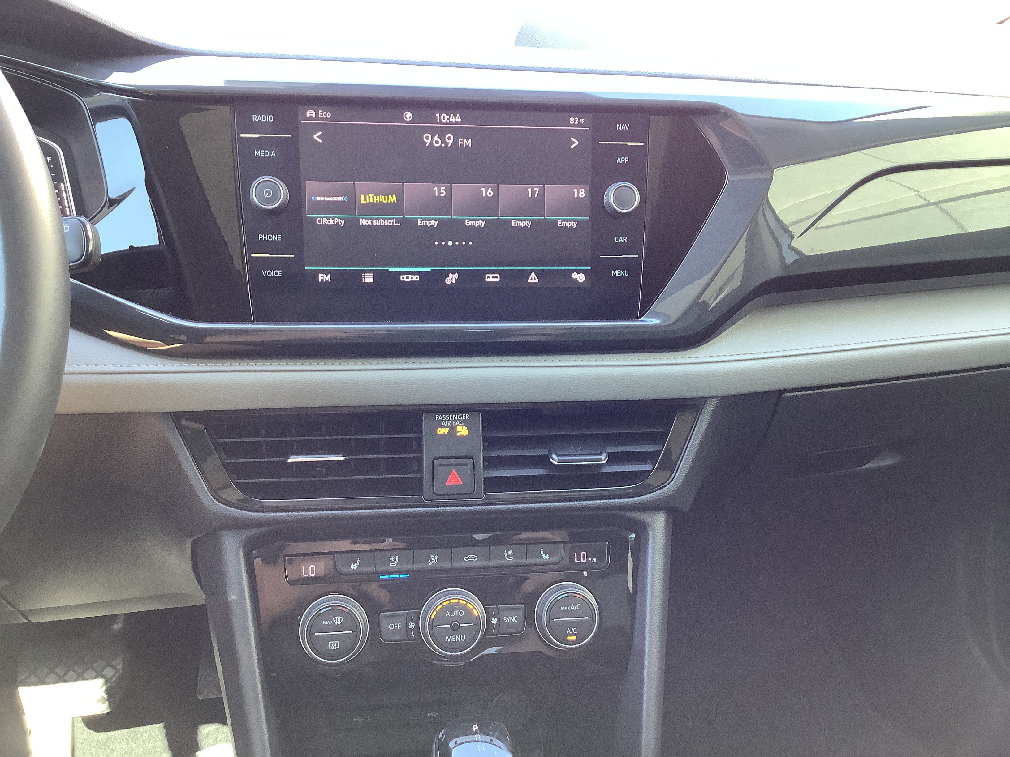Used 2022 White Volkswagen 1.5T SEL image 20