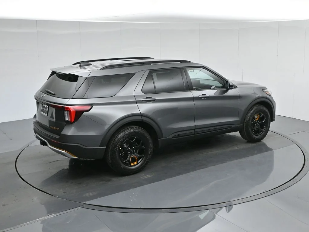 New 2026 Carbonized Gray Metallic Ford Tremor image 47