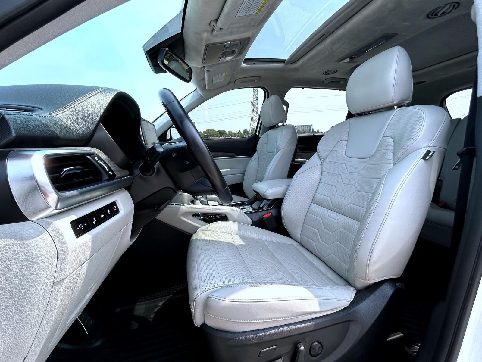 Used 2021 White Kia SX image 10