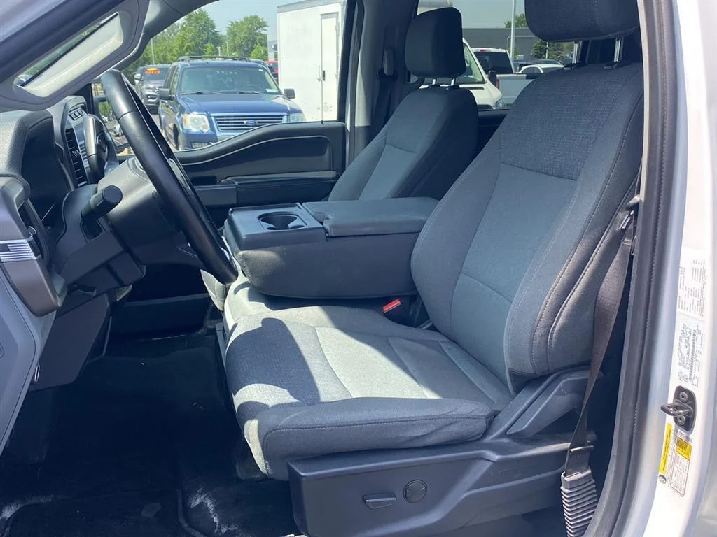 Used 2024 Oxford White Ford XLT image 2