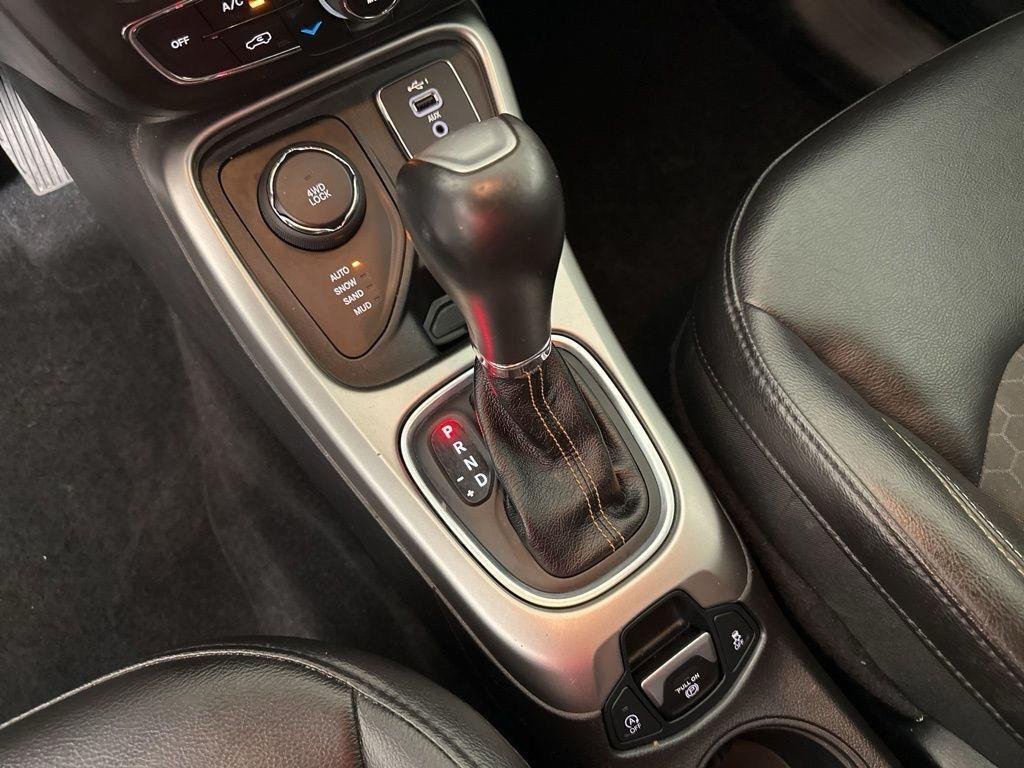 Used 2019  Jeep  image 9