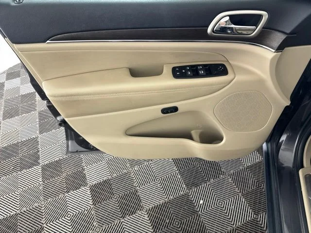 Used 2017 Gray Jeep Limited image 21