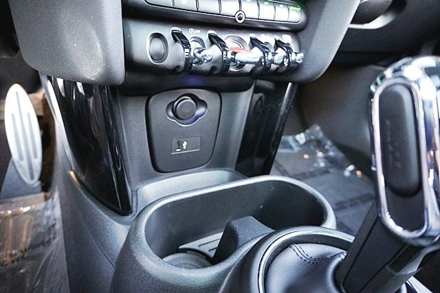 Used 2023  MINI Base image 28