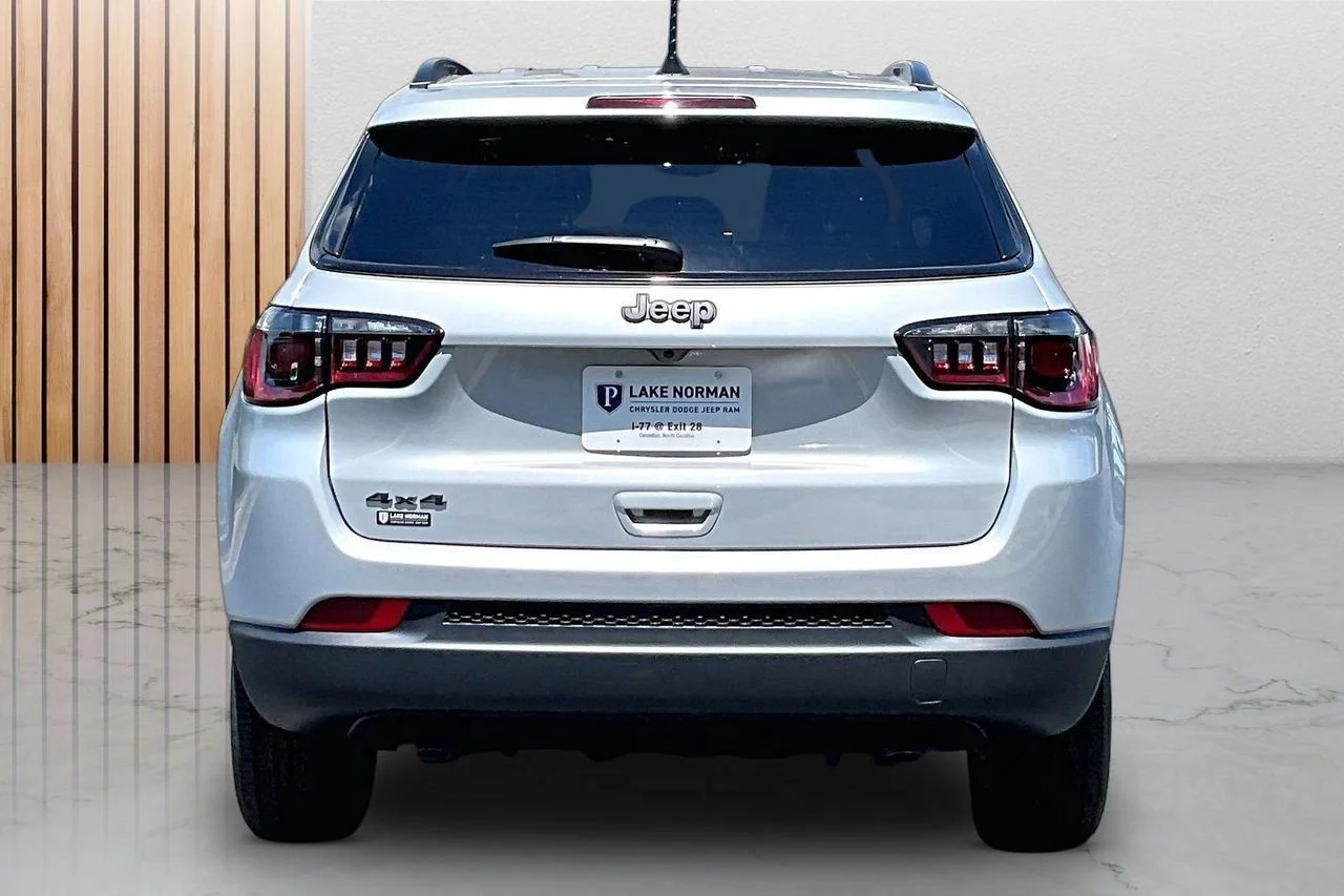 New 2026 Silver Zynith Metallic Clear-Coat Exterior Paint Jeep Latitude image 8