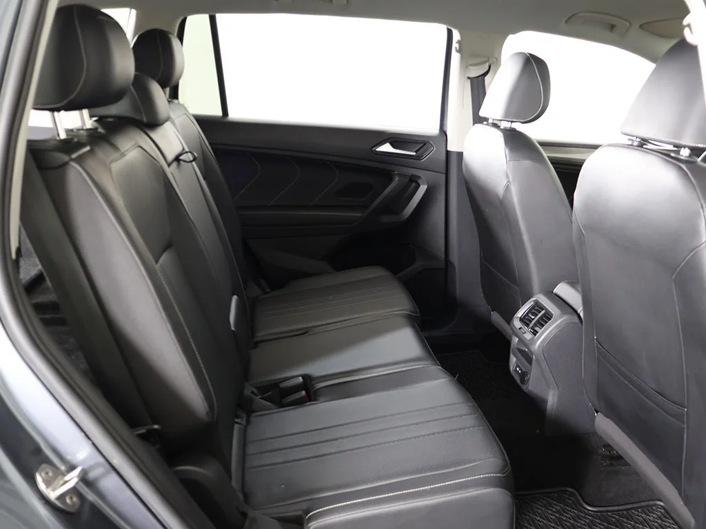 Used 2023 Platinum Gray Metallic Volkswagen 2.0T SE image 35