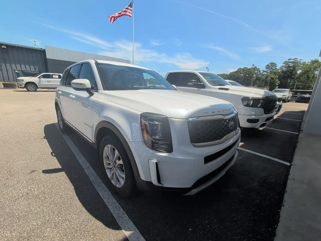Used 2020 White Kia LX image 1