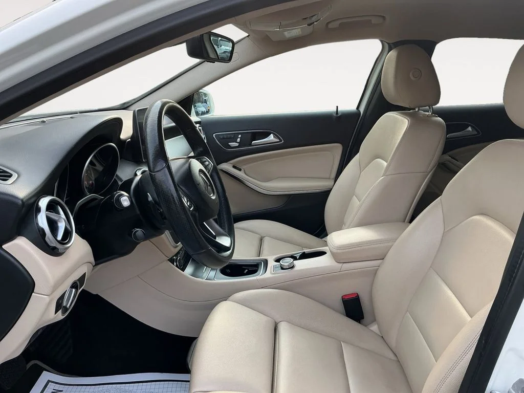 Used 2018 White Mercedes-Benz GLA 250 image 11