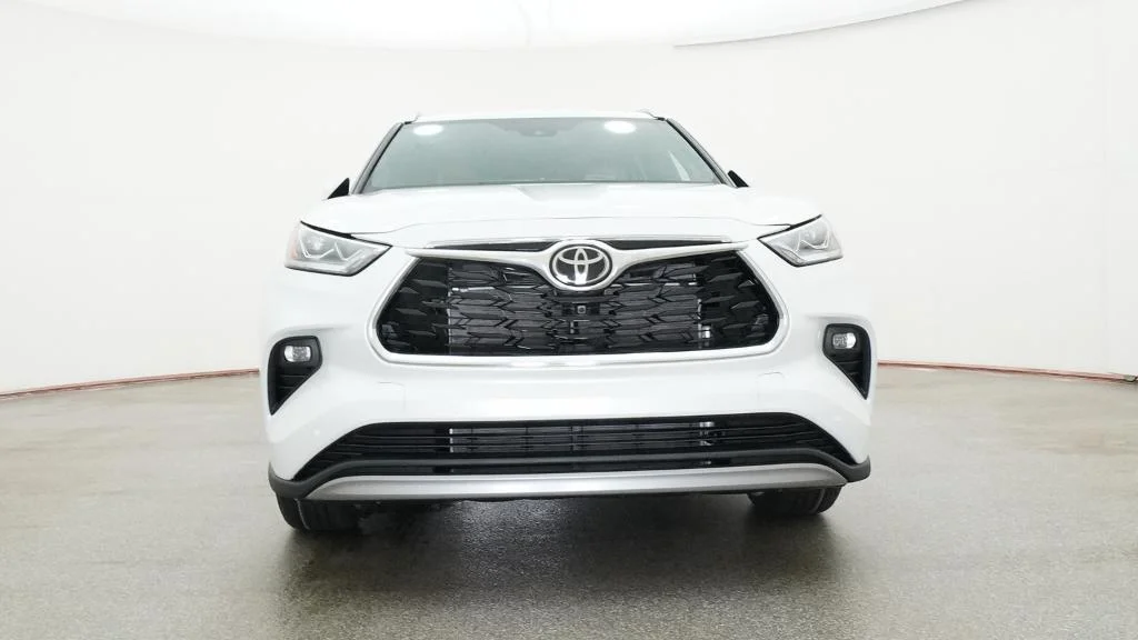 New 2026 Wind Chill Pearl Toyota Platinum image 19