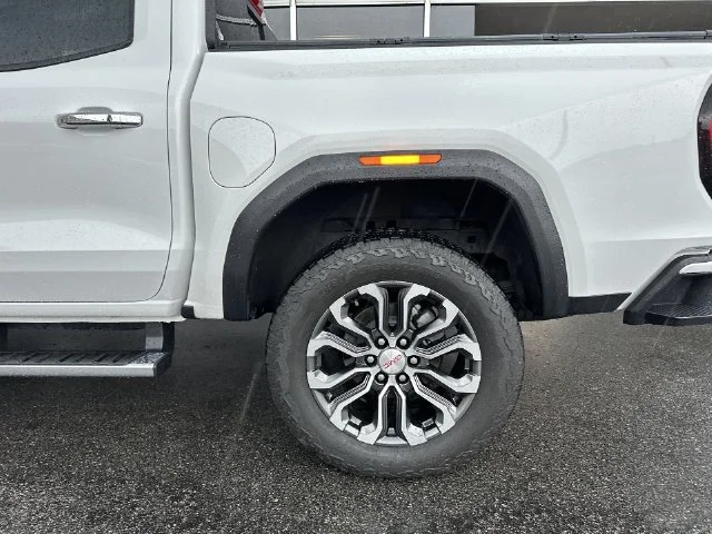 Used 2024 White GMC Denali image 10