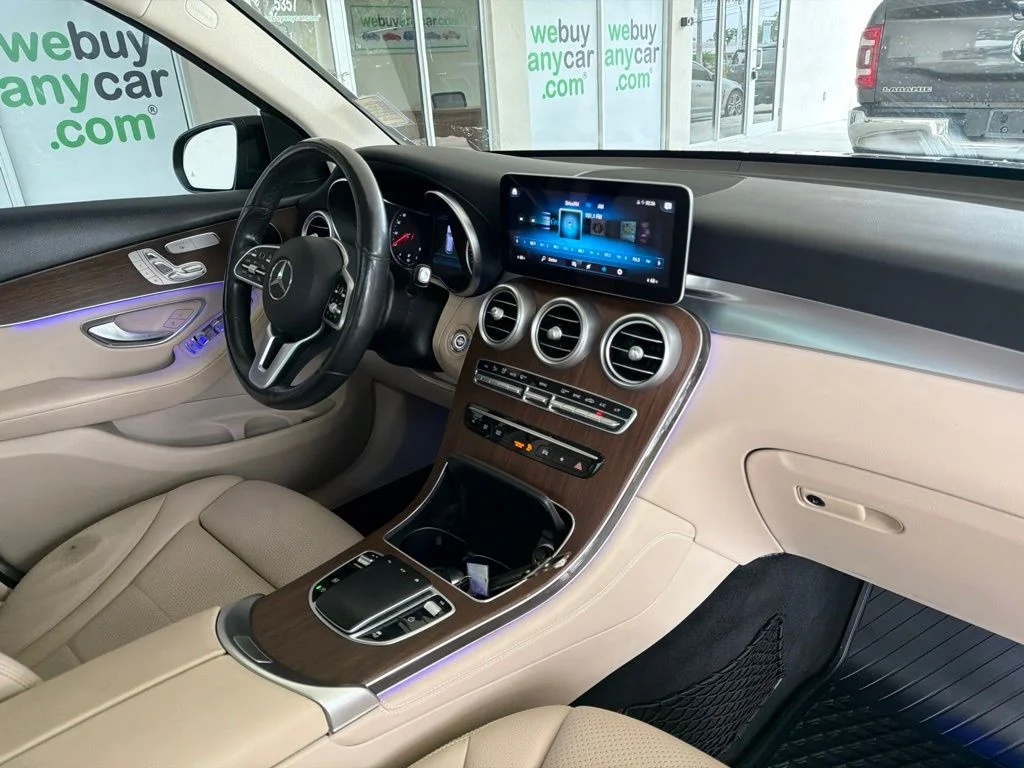 Used 2020 Black Mercedes-Benz GLC 300 image 25