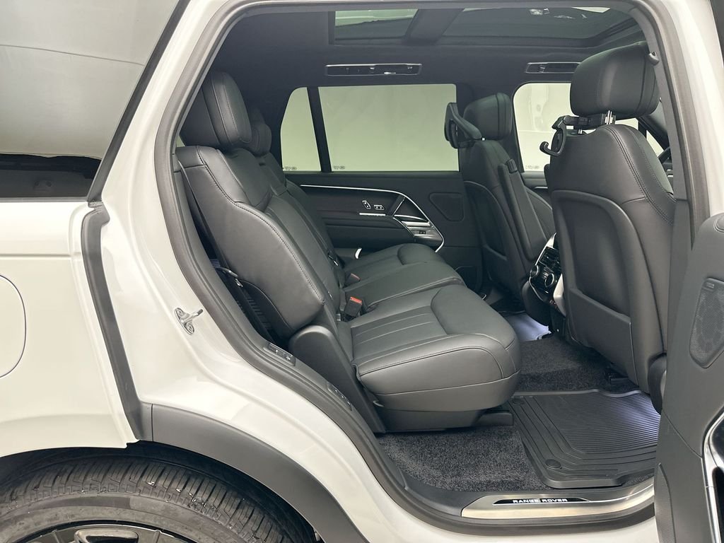New 2026 Fuji White Land Rover SE image 7