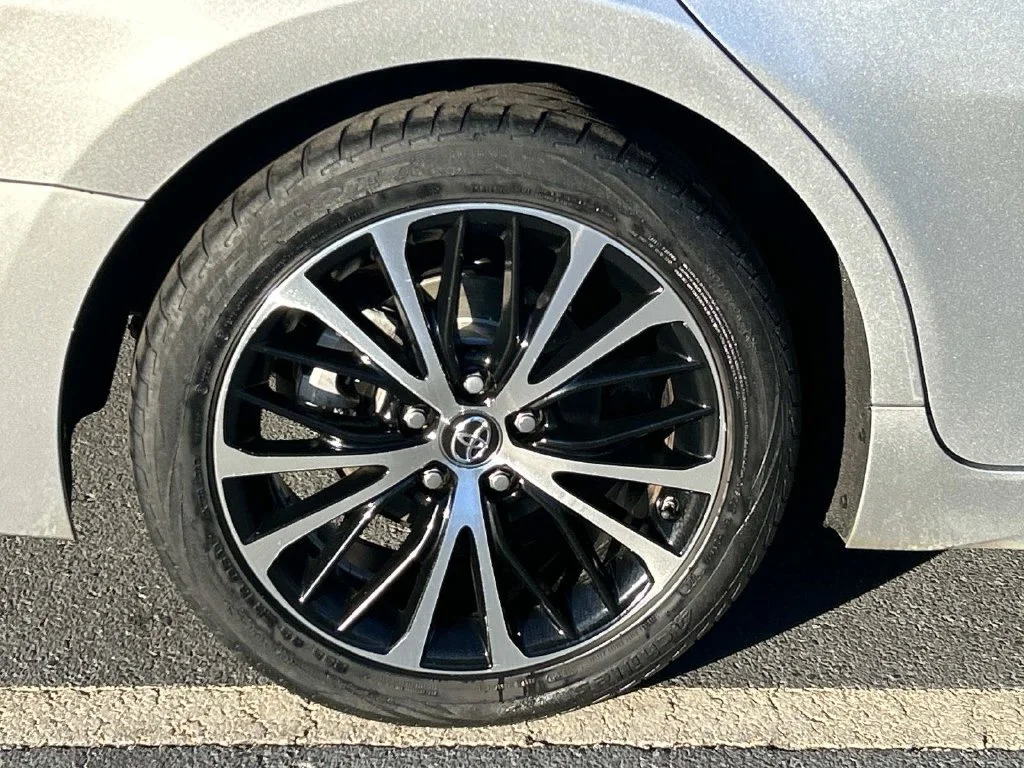 Used 2018 Silver Toyota SE image 9