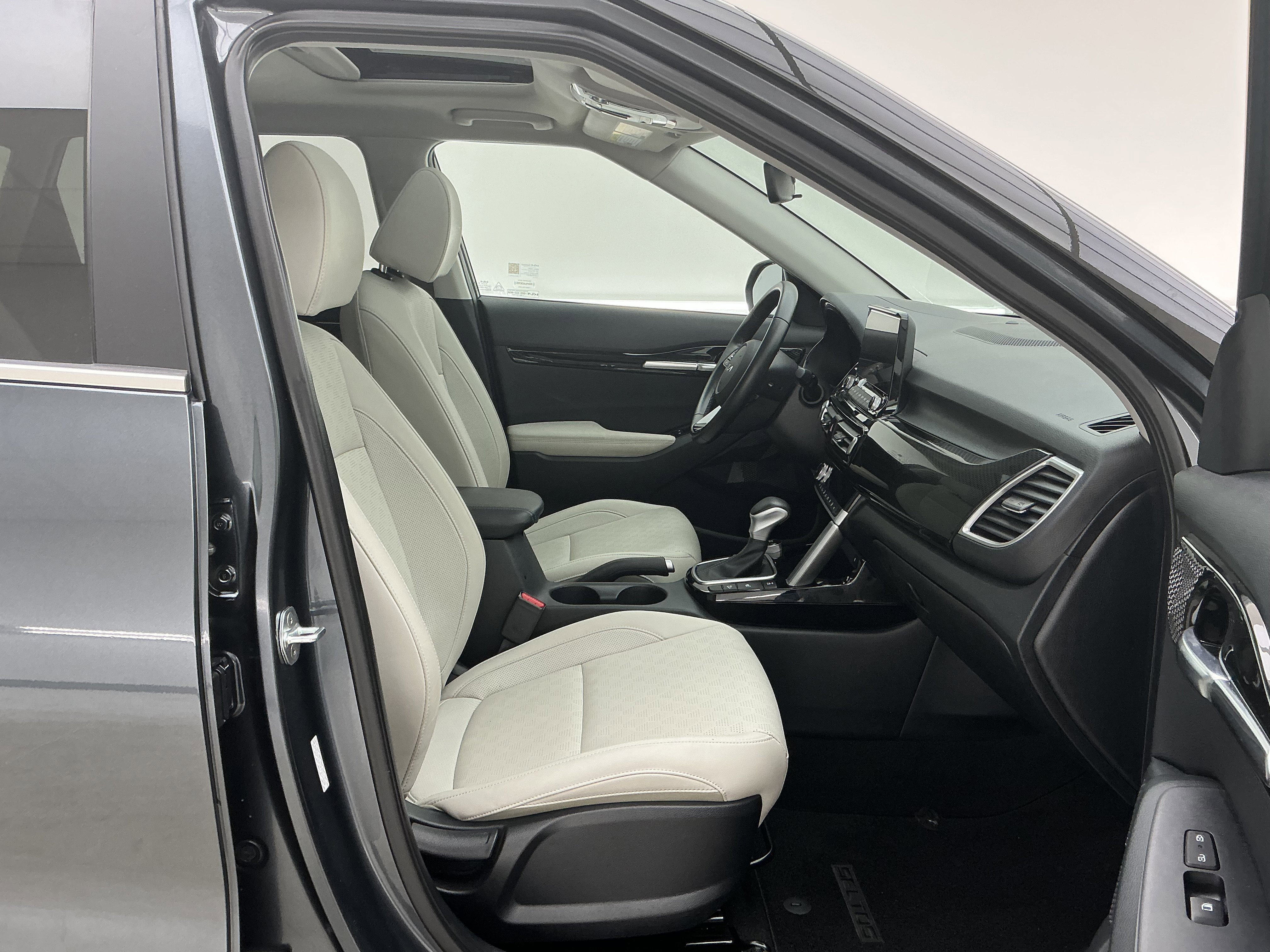 Used 2023 Gravity Gray Kia EX image 26