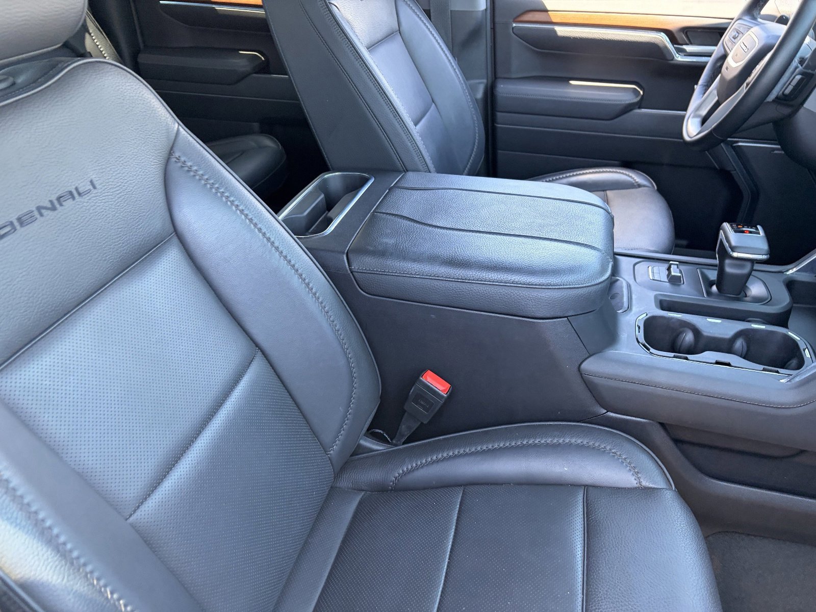 Used 2025 Sterling Metallic GMC Denali image 4