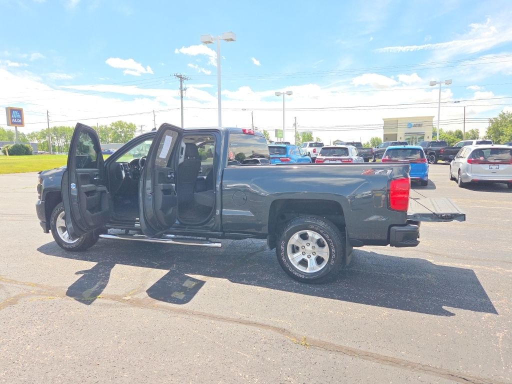 Used 2019 Gray Chevrolet LT image 21