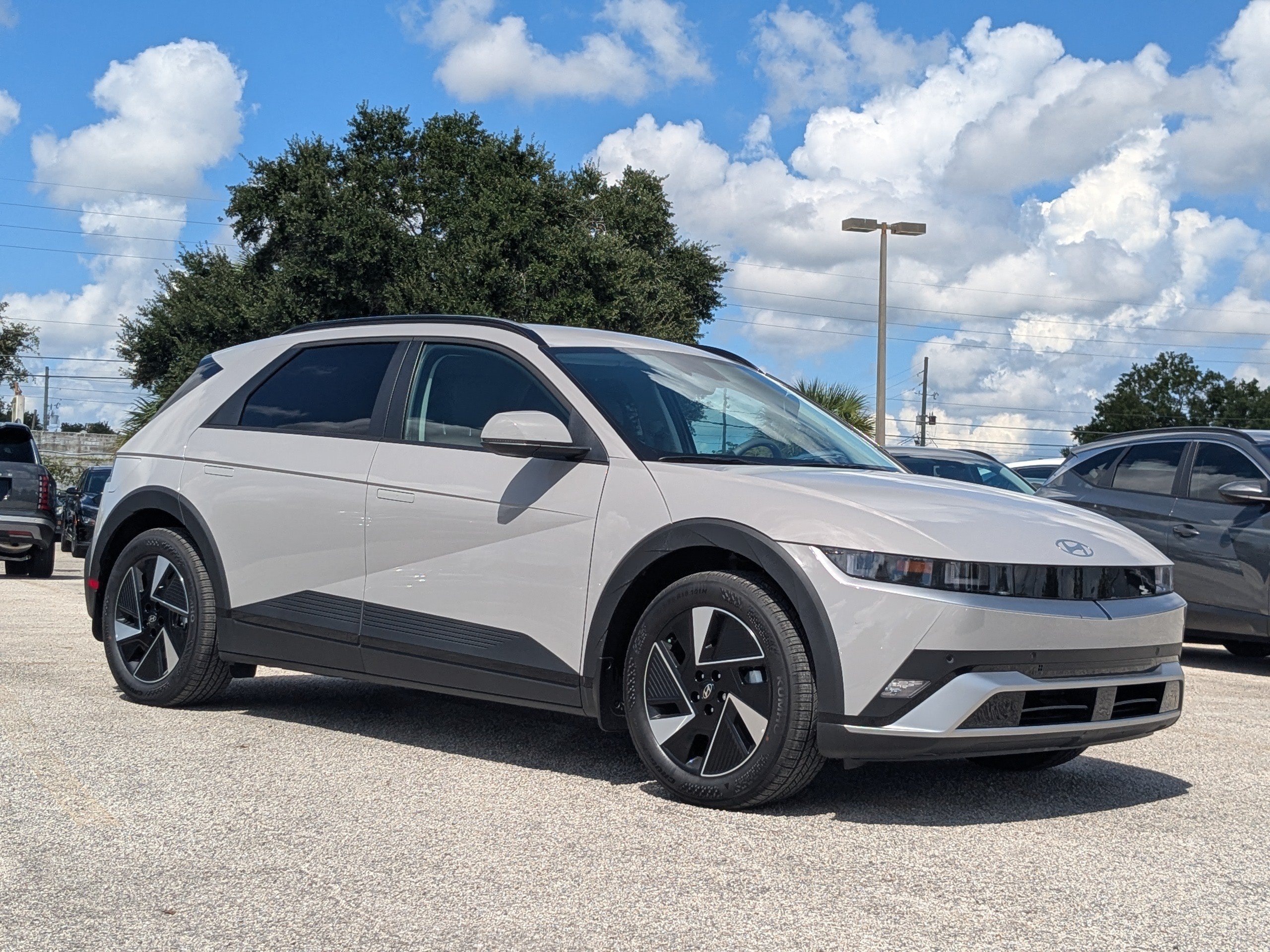 New 2027 Cyber Gray Hyundai SEL image 1