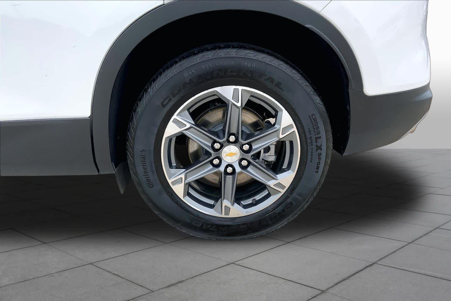 Used 2025 Summit White Chevrolet LT image 11