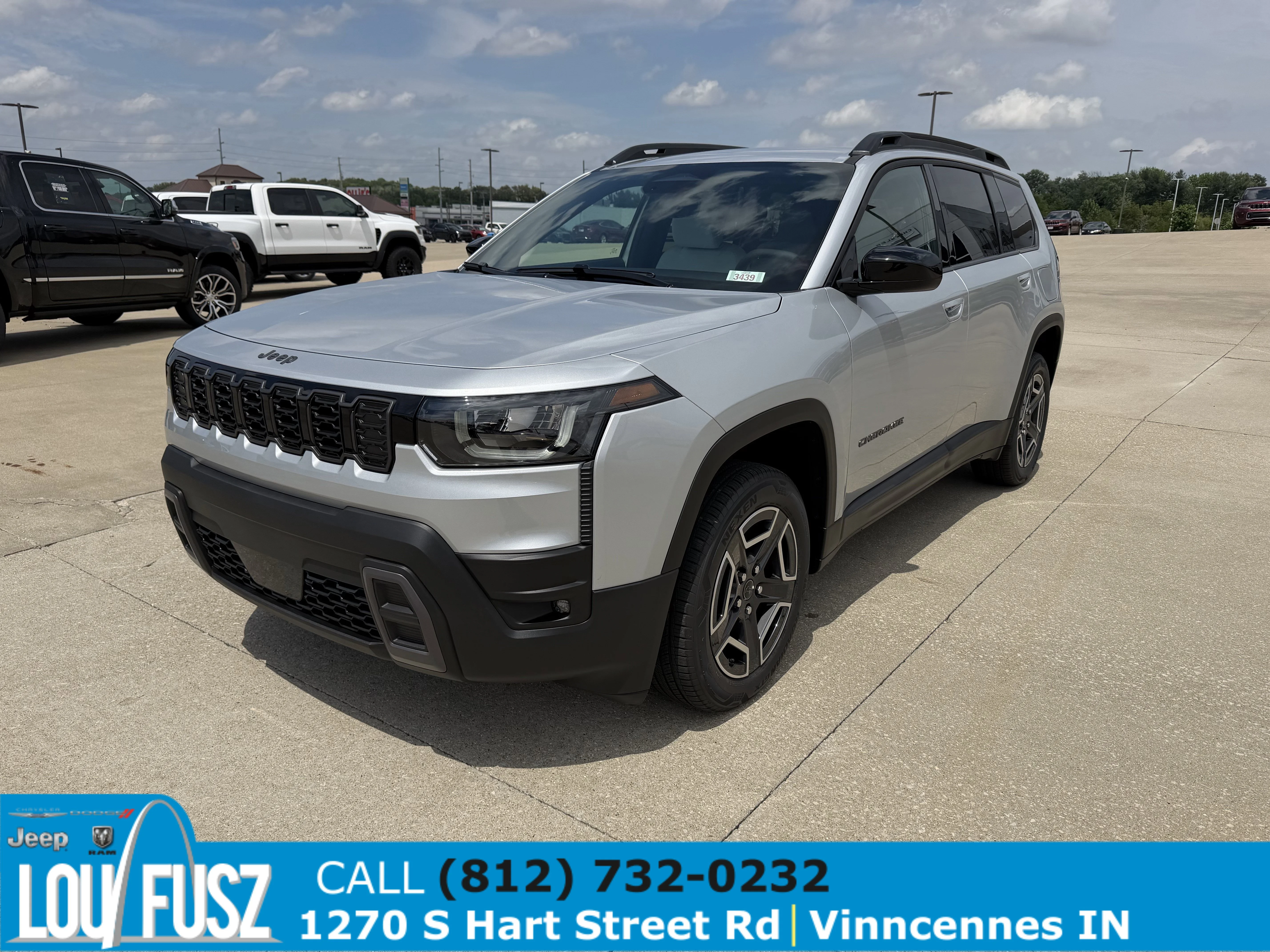 New 2026 Silver Zynith Clear-Coat Exterior Paint Jeep Laredo image 3