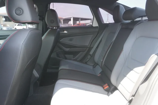 Used 2025  Volkswagen Autobahn image 21