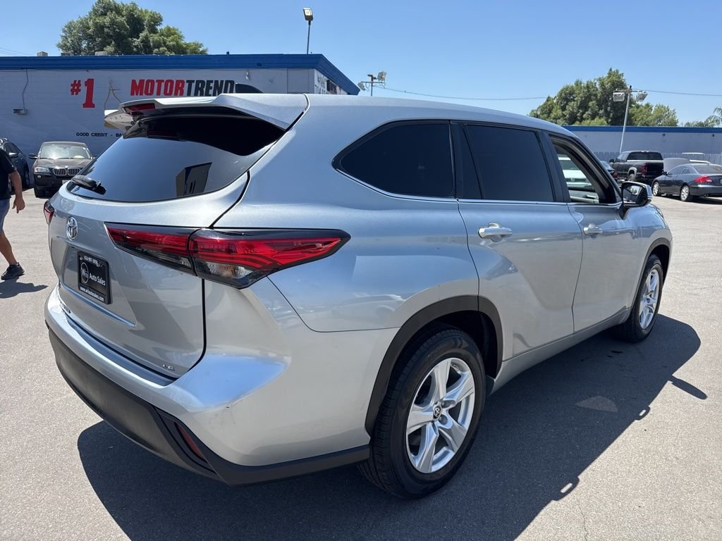 Used 2023 Silver Toyota LE image 4