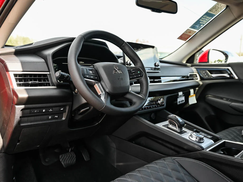 2025 Mitsubishi Outlander Plug-in Hybrid SEL - Photo 19