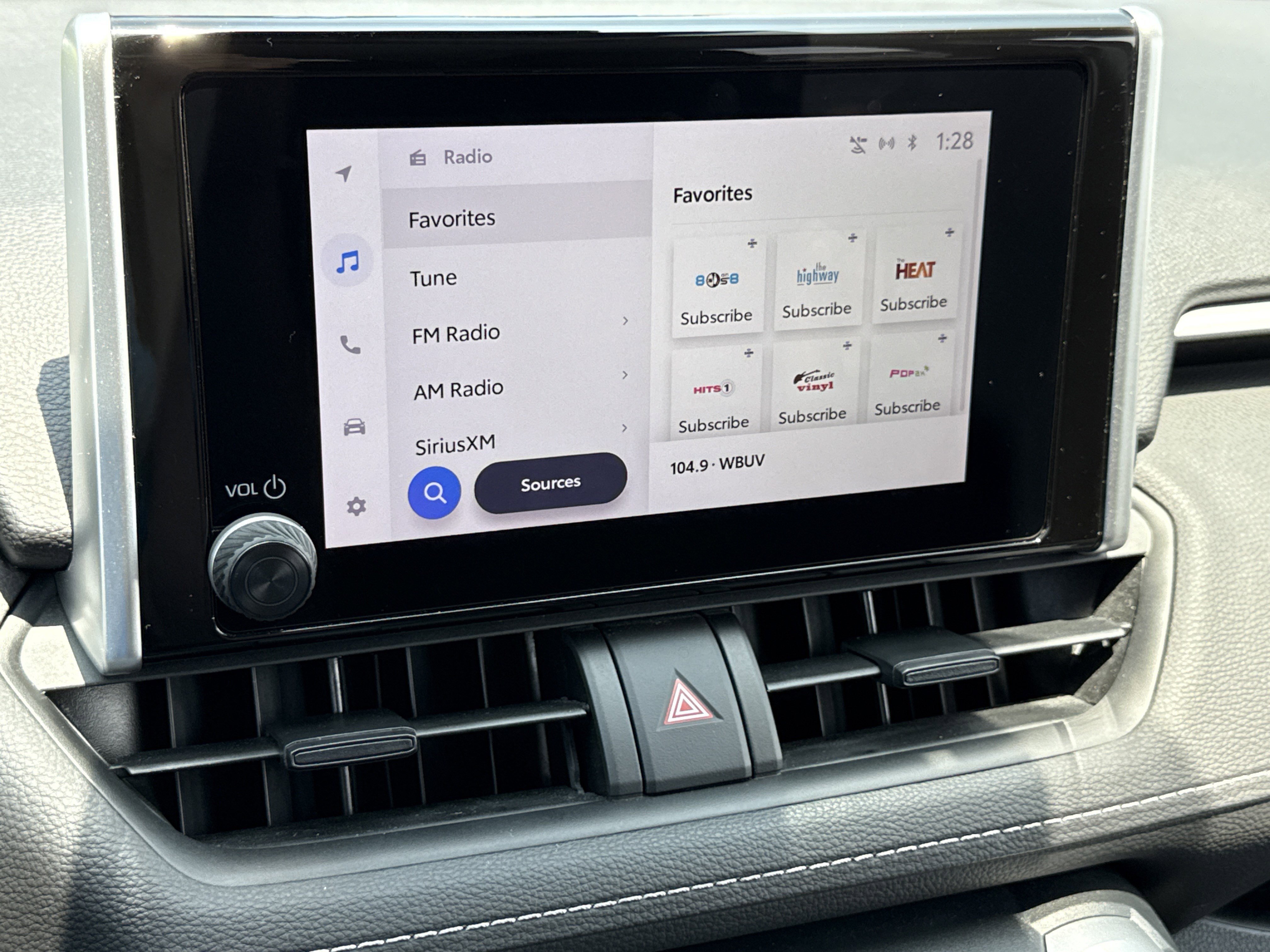 2023 Toyota RAV4 XLE - Photo 25