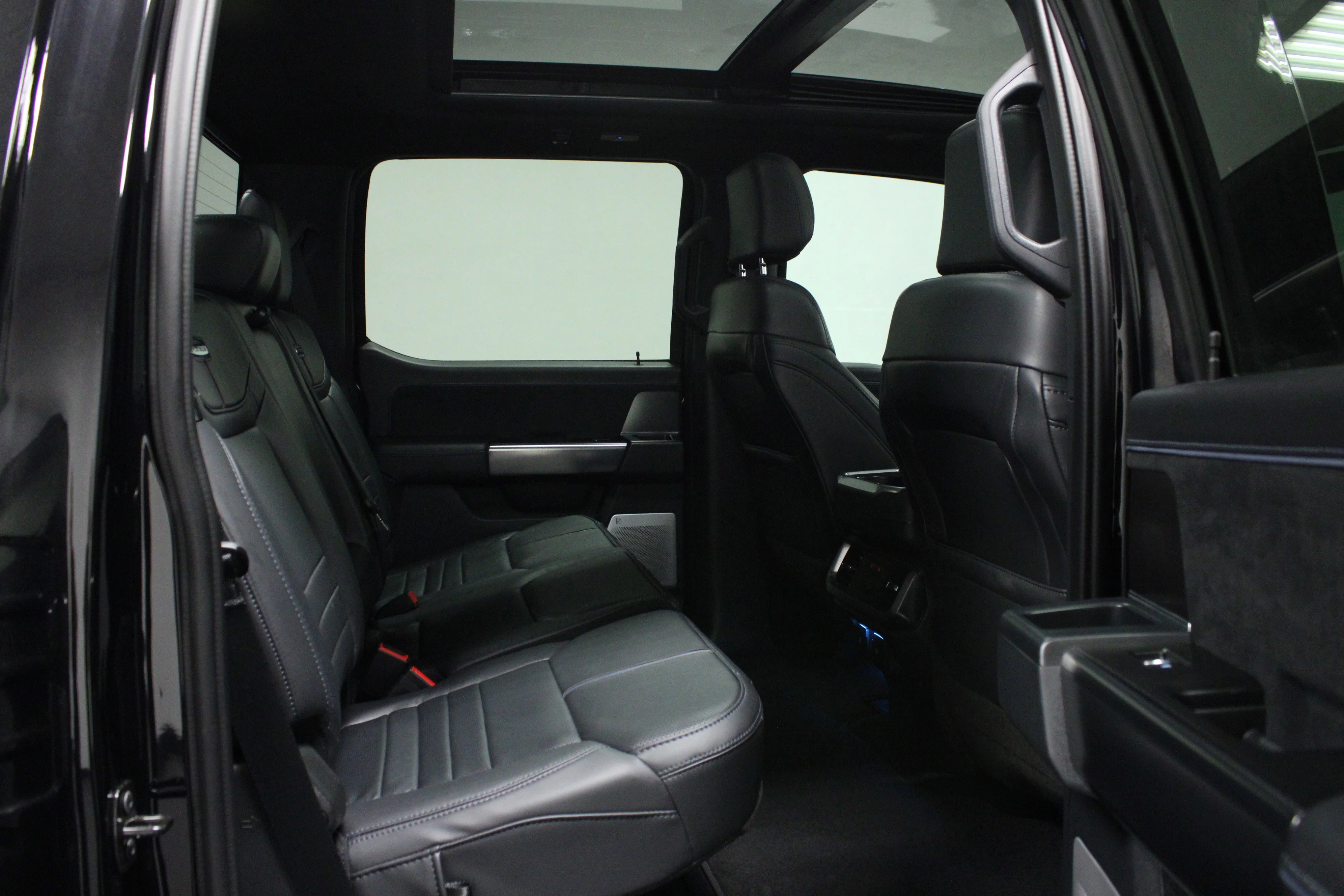 Used 2025 Agate Black Metallic Ford Platinum image 16