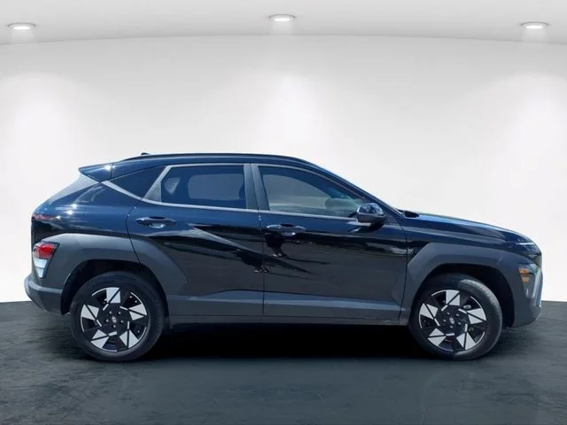 Used 2025 Black Hyundai SEL image 7
