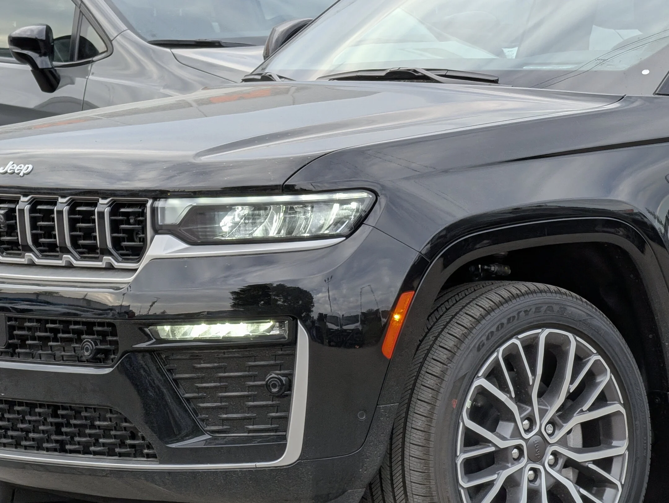 New 2026 Black Jeep Summit - - 4x4 - Dual- Pane Panoramic Sunroof - Trailer Tow Pkg - Palermo Leather & More! image 10