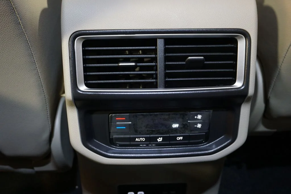 New 2026 Opal White Volkswagen 2.0T SE w/Technology image 30