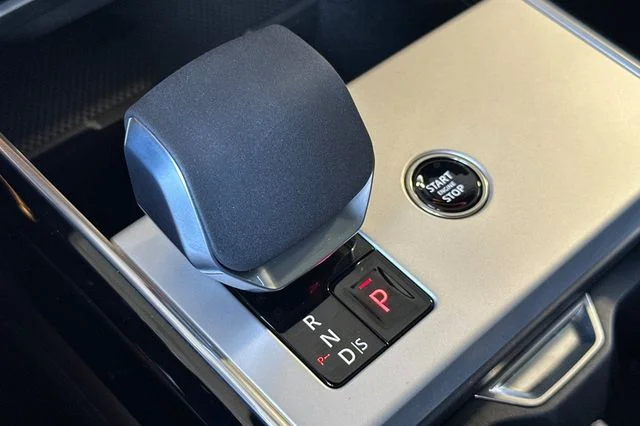 New 2026 Fuji White Land Rover SE image 20