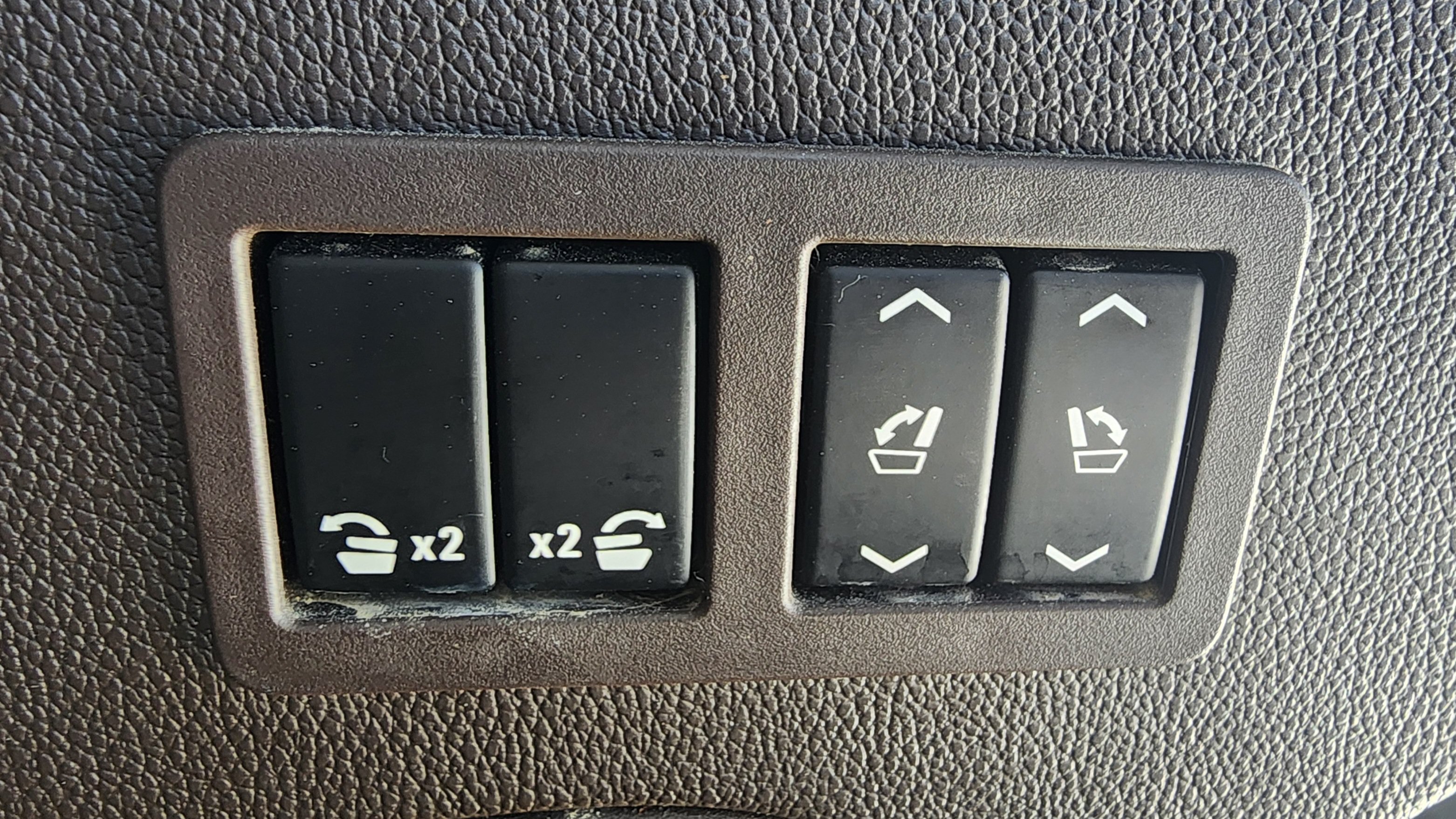 Used 2019 WHITE FROST TRICOAT GMC Denali image 21