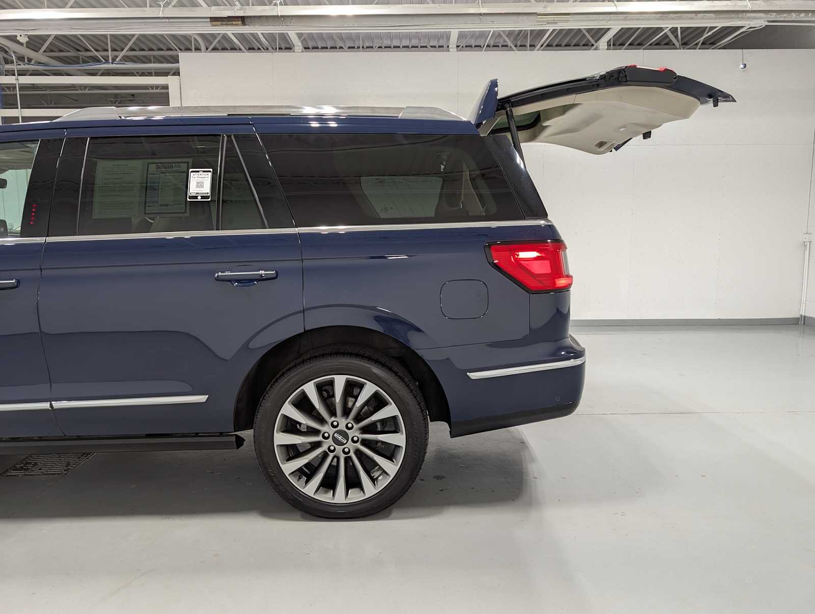 Used 2020 Rhapsody Blue Lincoln Reserve image 11