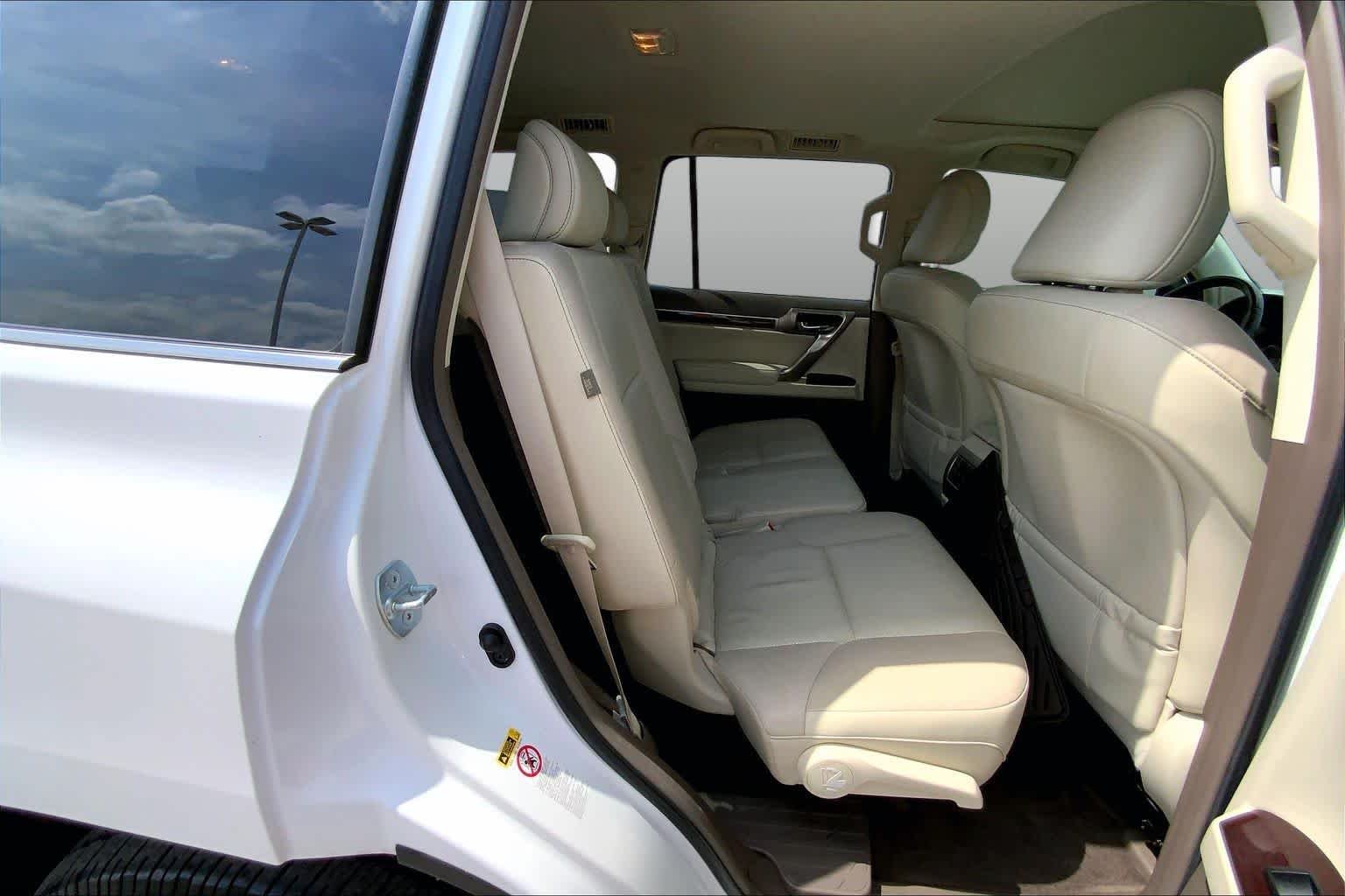 Used 2014 Starfire Pearl Lexus  image 19